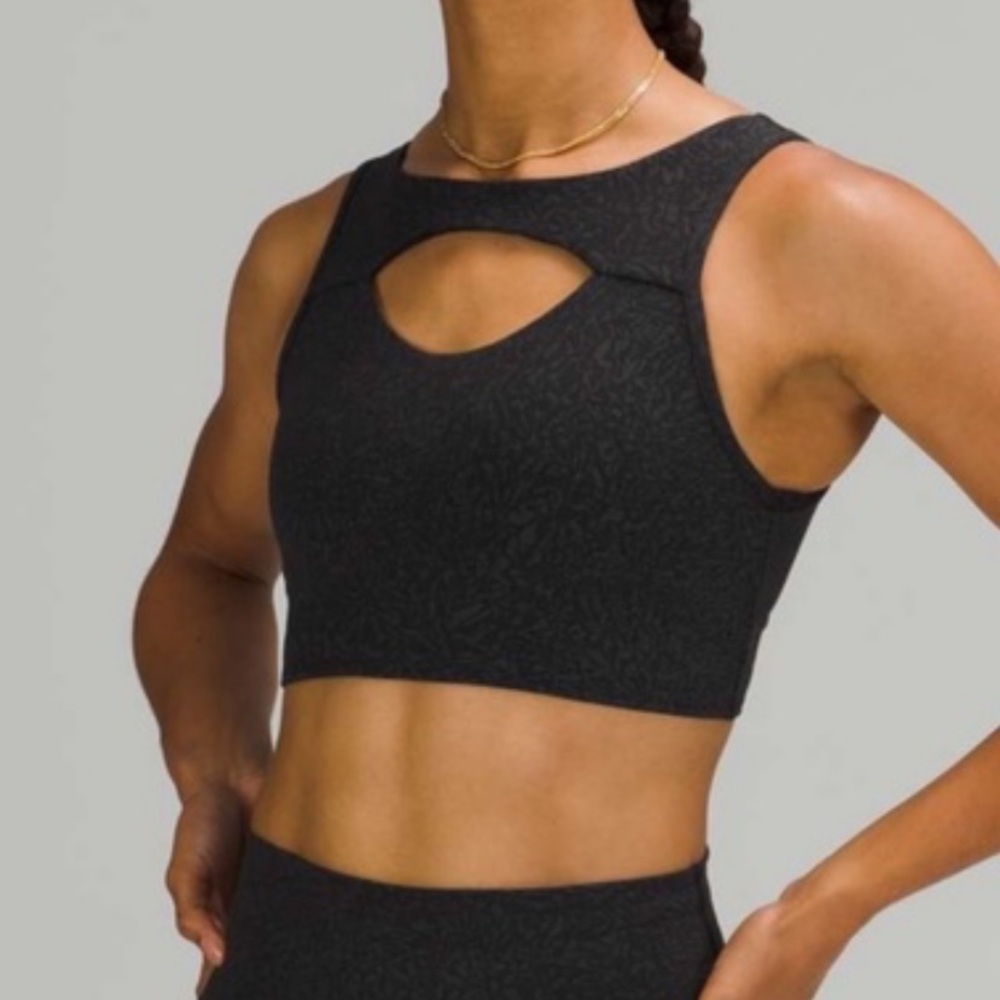 NEW LULULEMON BLACK PRINTED EVERLUX FRONT CUT OUT TRAIN BRA🌸